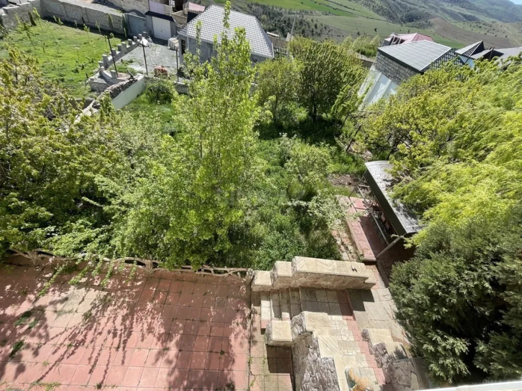 Satılır 8 otaqlı həyət evi 300 m²