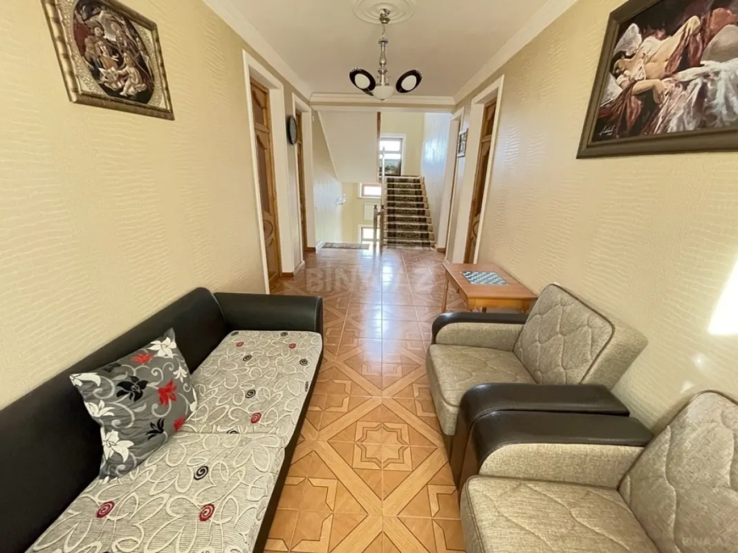 Satılır 8 otaqlı həyət evi 300 m²