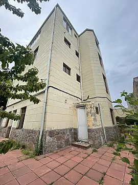 Satılır 8 otaqlı həyət evi 300 m²