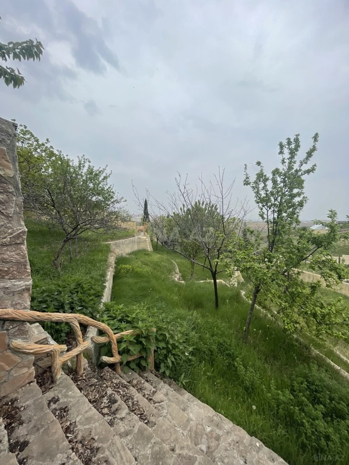 Satılır 8 otaqlı həyət evi 300 m²