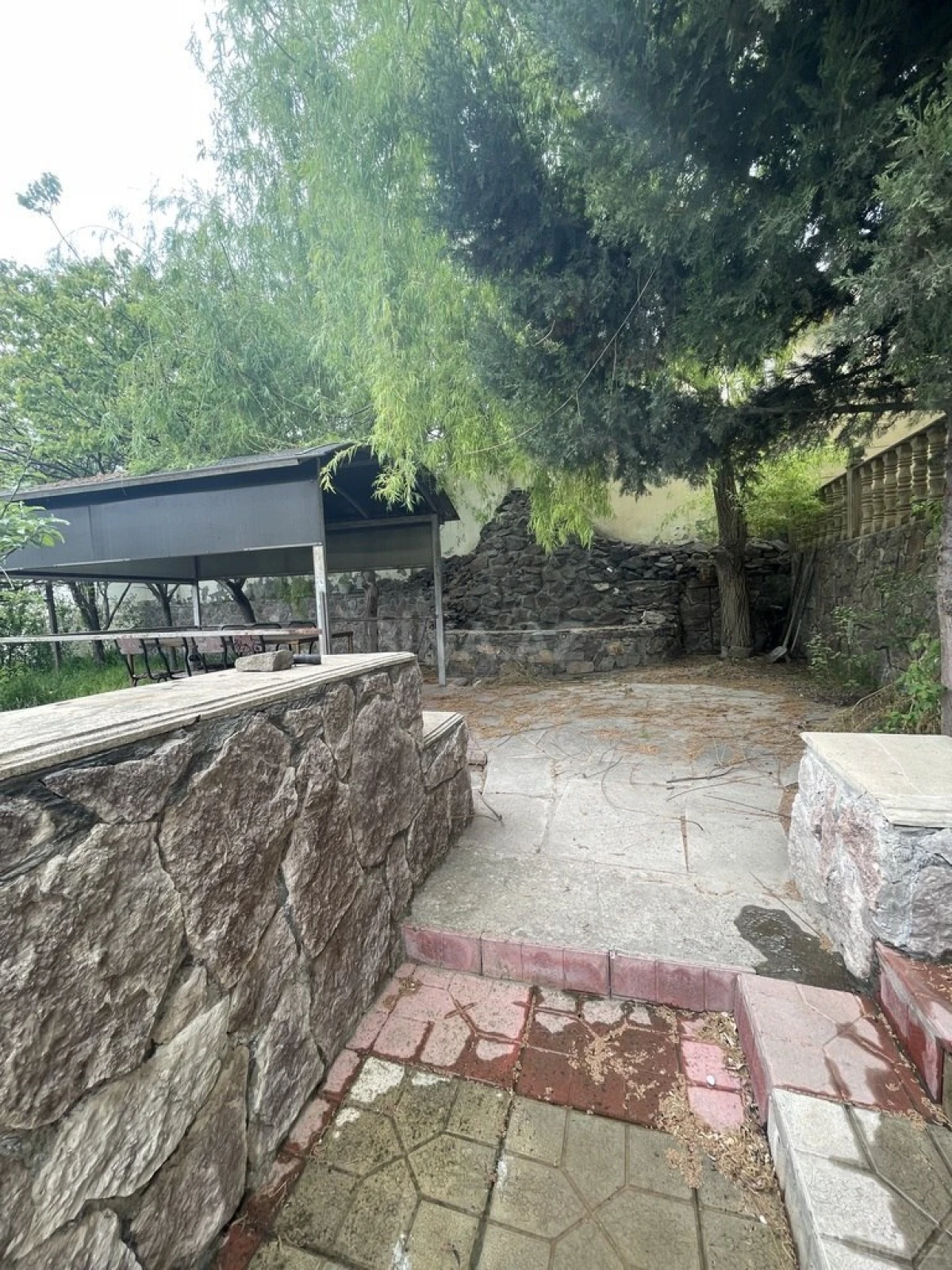 Satılır 8 otaqlı həyət evi 300 m²