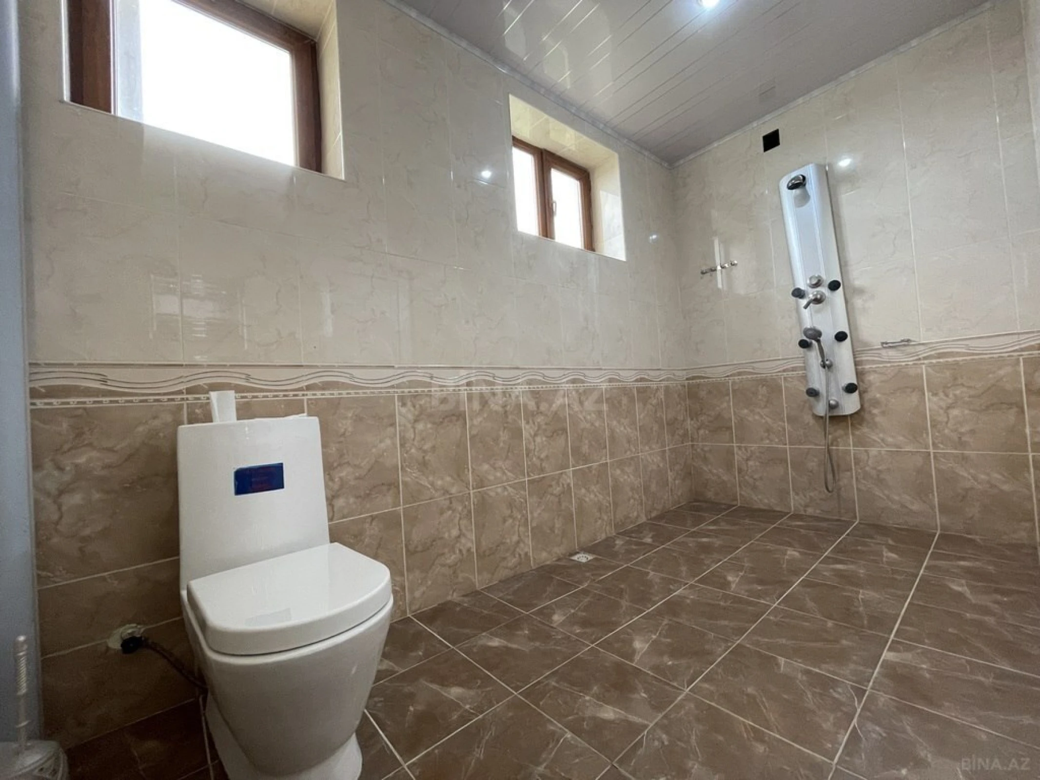 Satılır 8 otaqlı həyət evi 300 m²