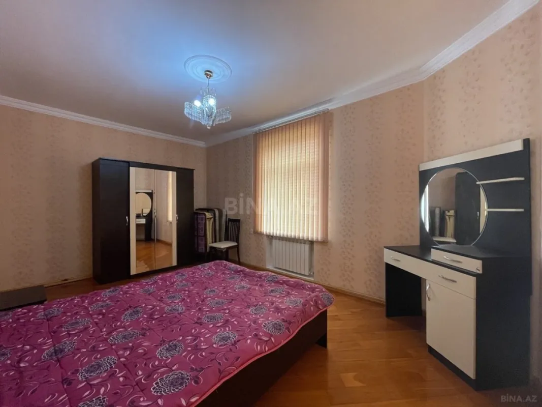 Satılır 8 otaqlı həyət evi 300 m²