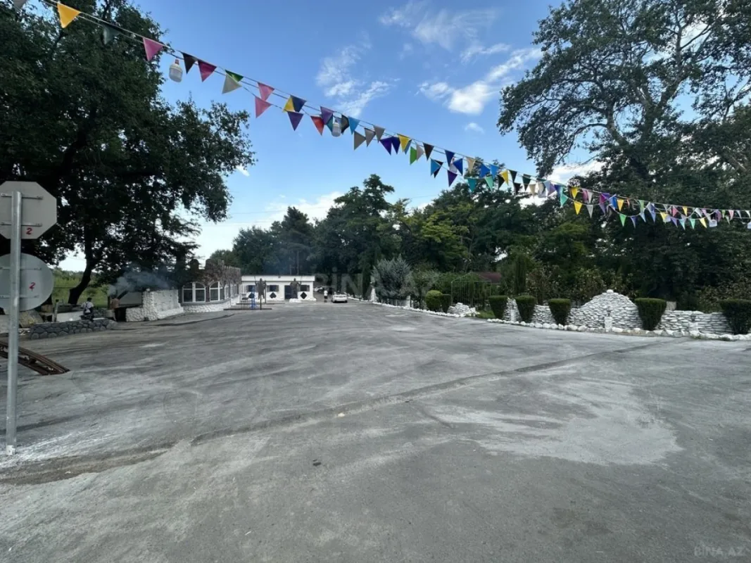 Satılır obyekt 800 m²