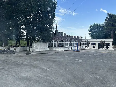 Satılır obyekt 800 m²