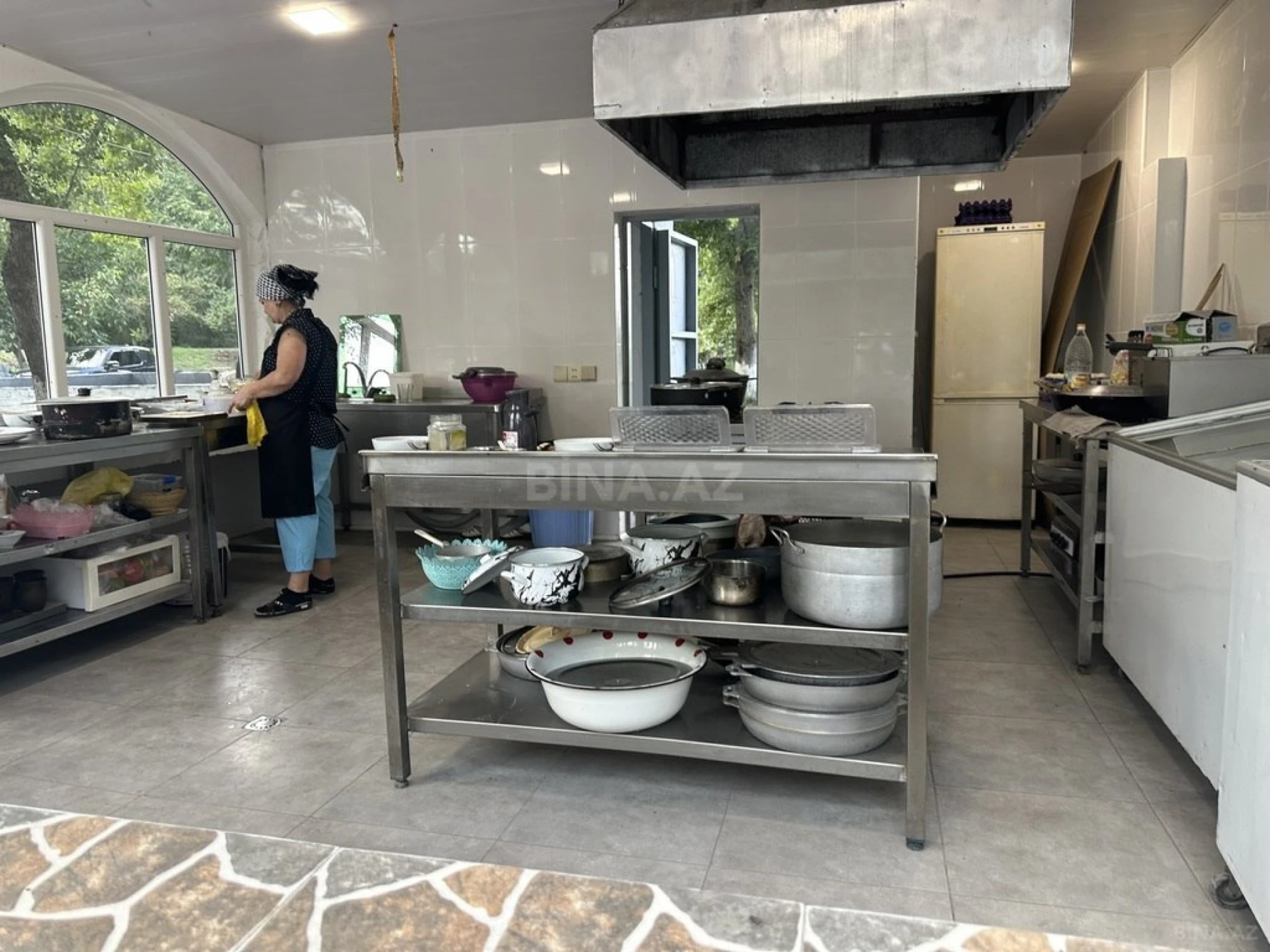 Satılır obyekt 800 m²