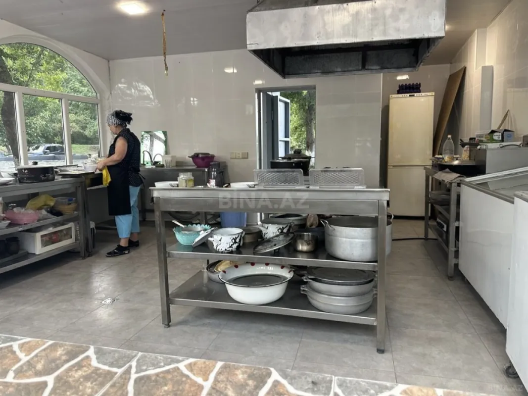 Satılır obyekt 800 m²