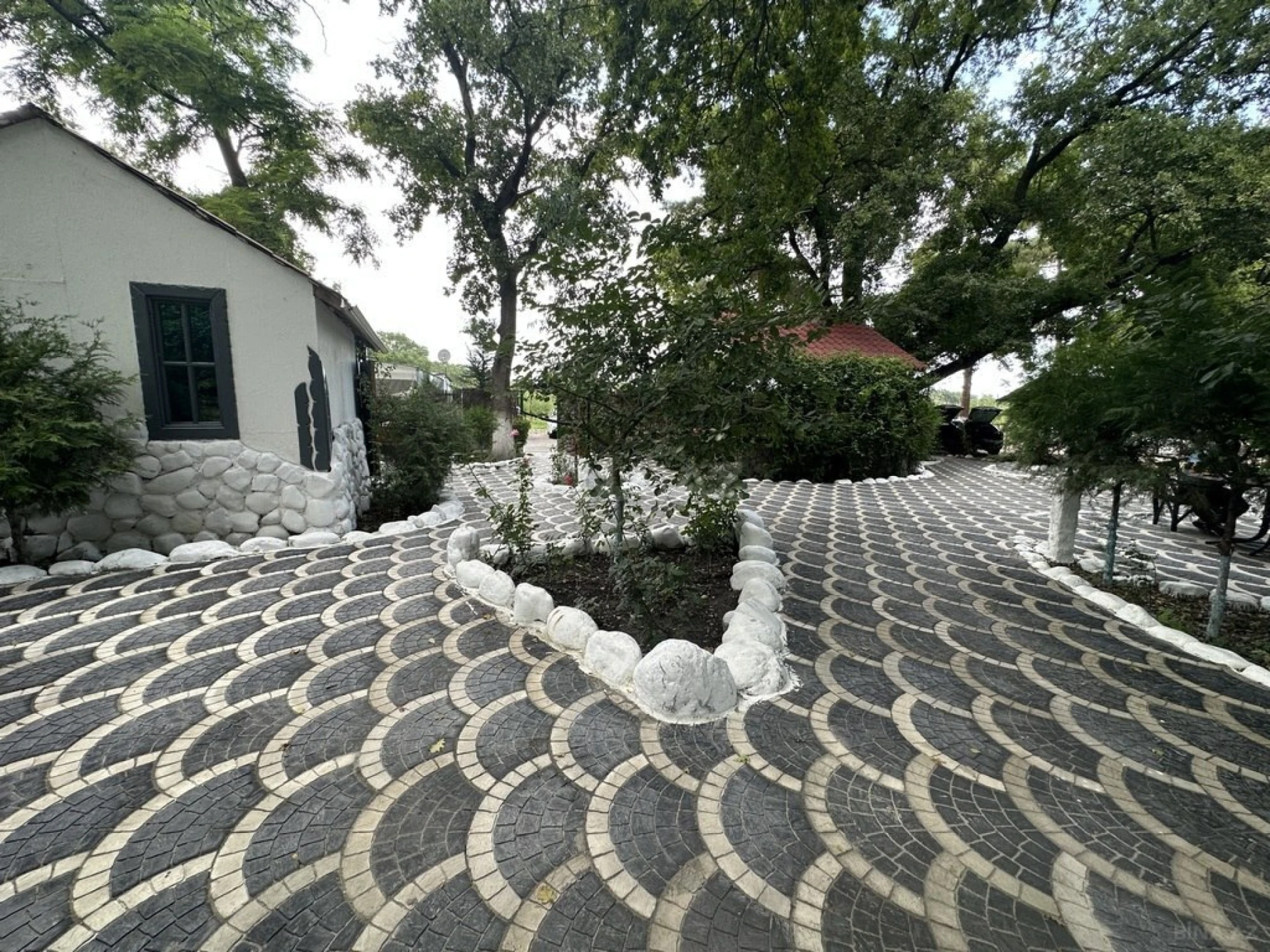 Satılır obyekt 800 m²