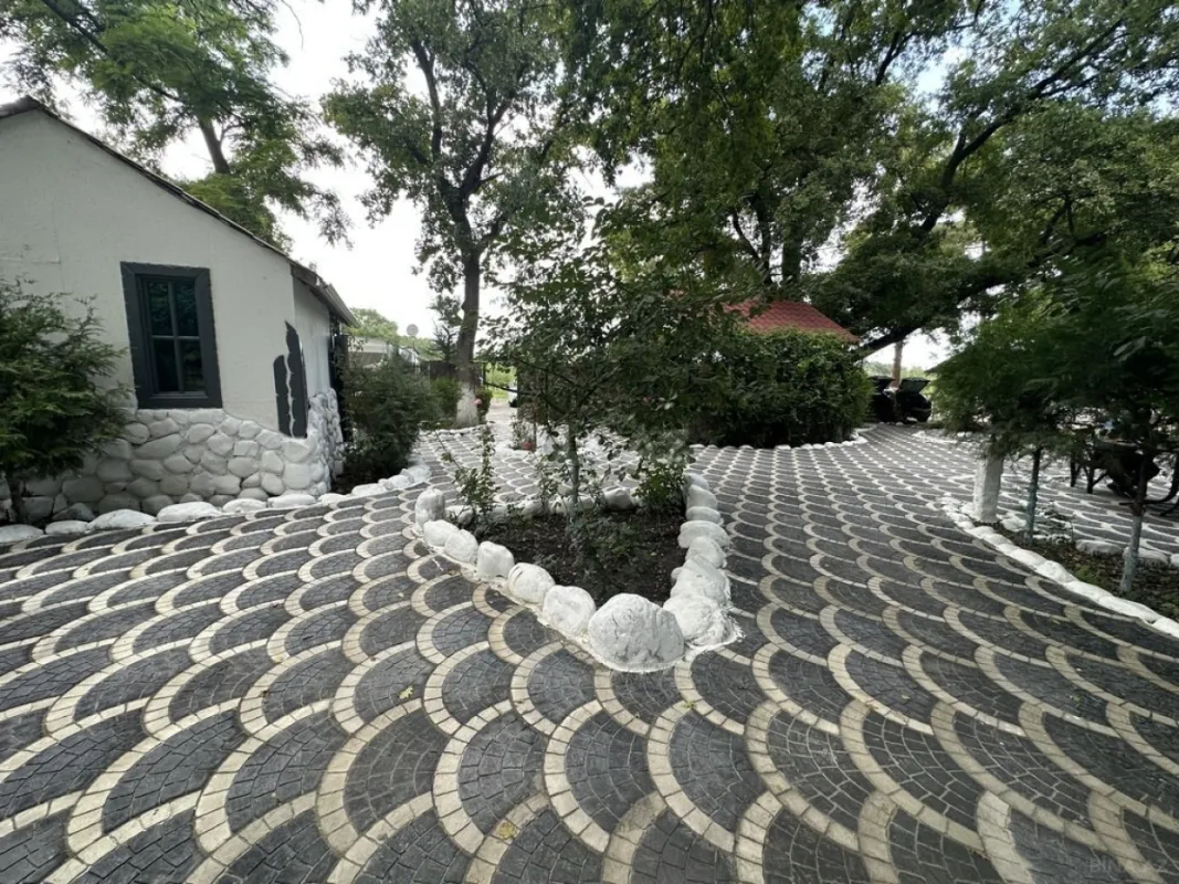 Satılır obyekt 800 m²