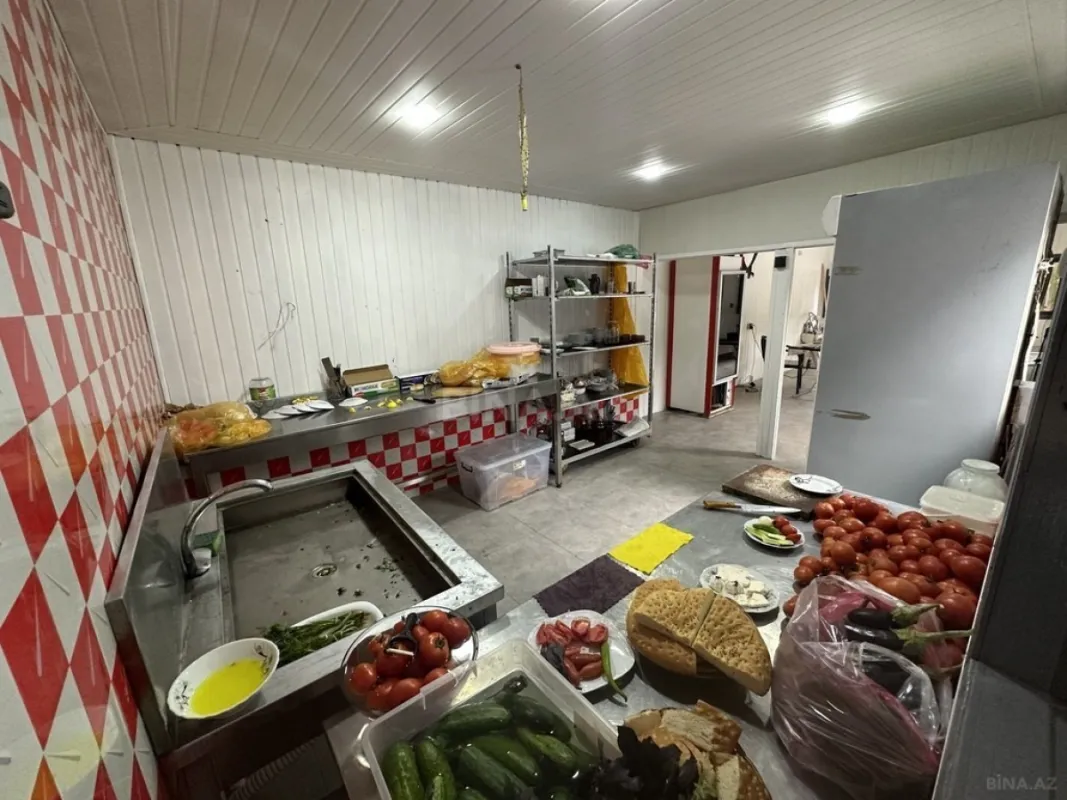 Satılır obyekt 800 m²