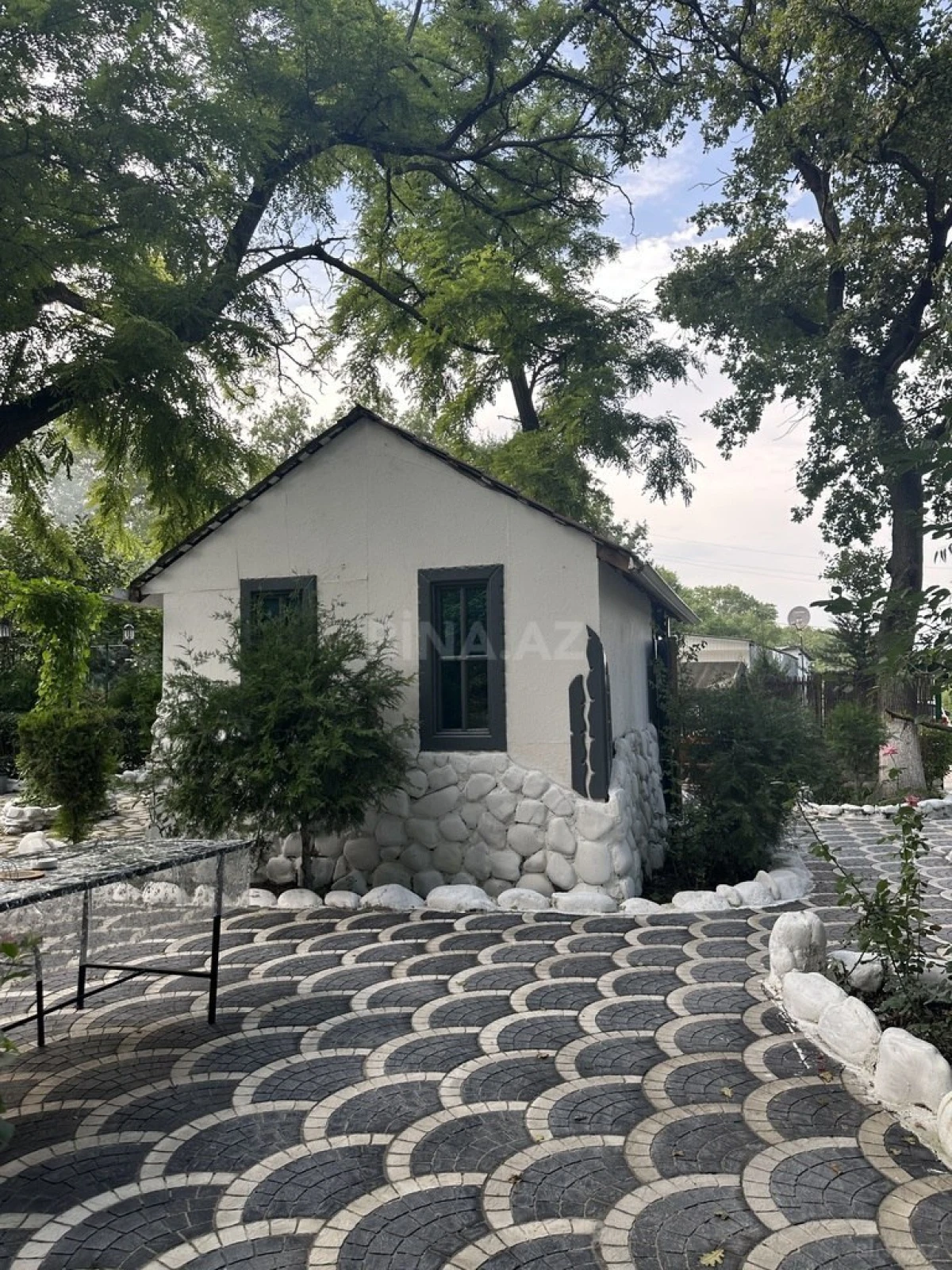 Satılır obyekt 800 m²