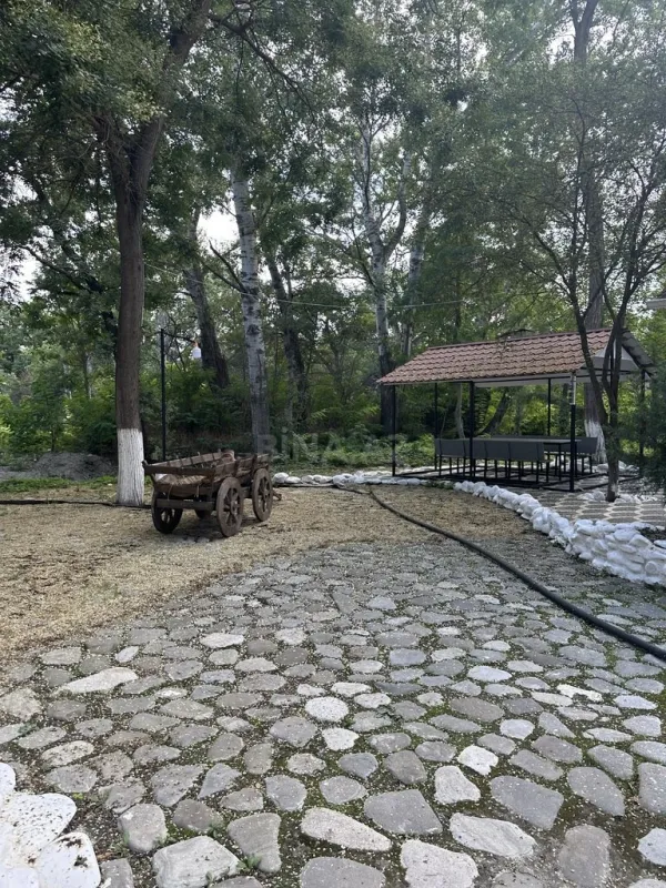 Satılır obyekt 800 m²