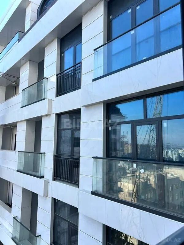 Satılır 4 otaqlı mənzil 194 m²