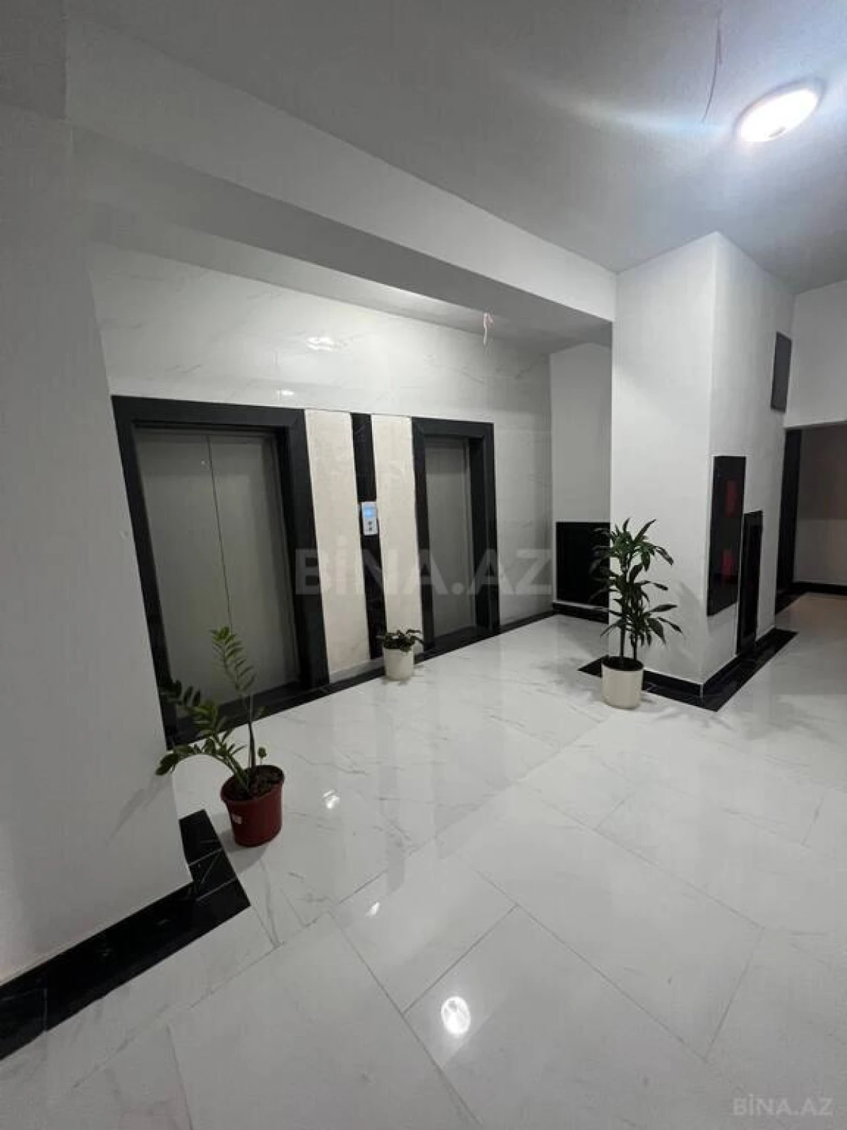 Satılır 4 otaqlı mənzil 194 m²