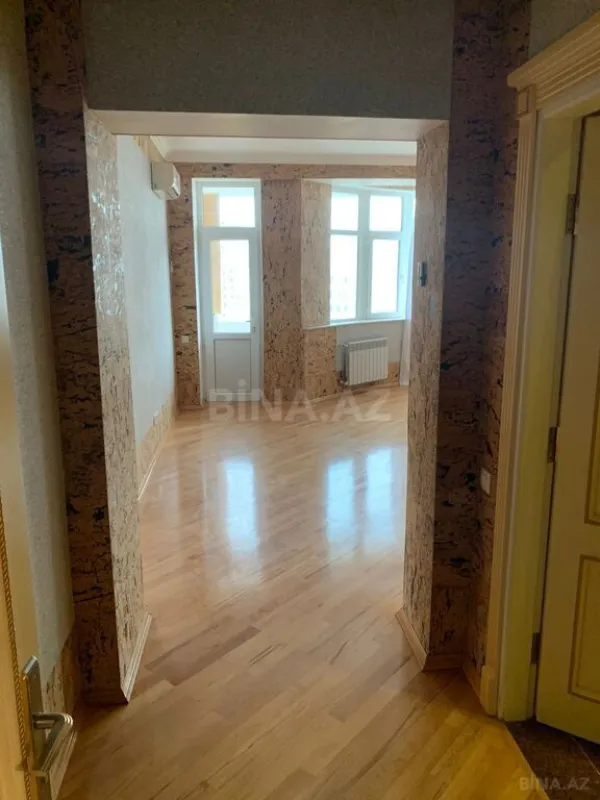Satılır 3 otaqlı mənzil 162 m²