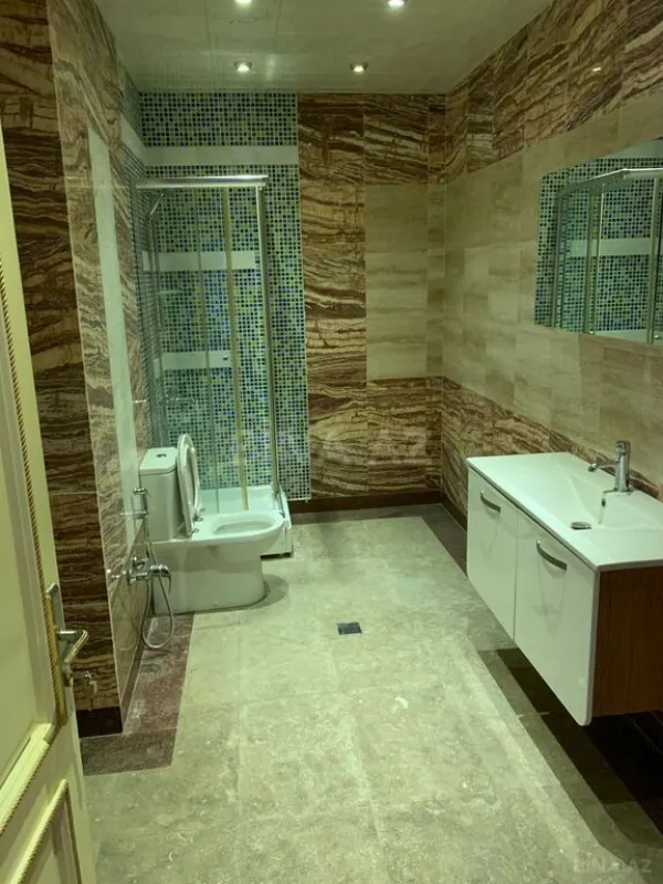 Satılır 3 otaqlı mənzil 162 m²