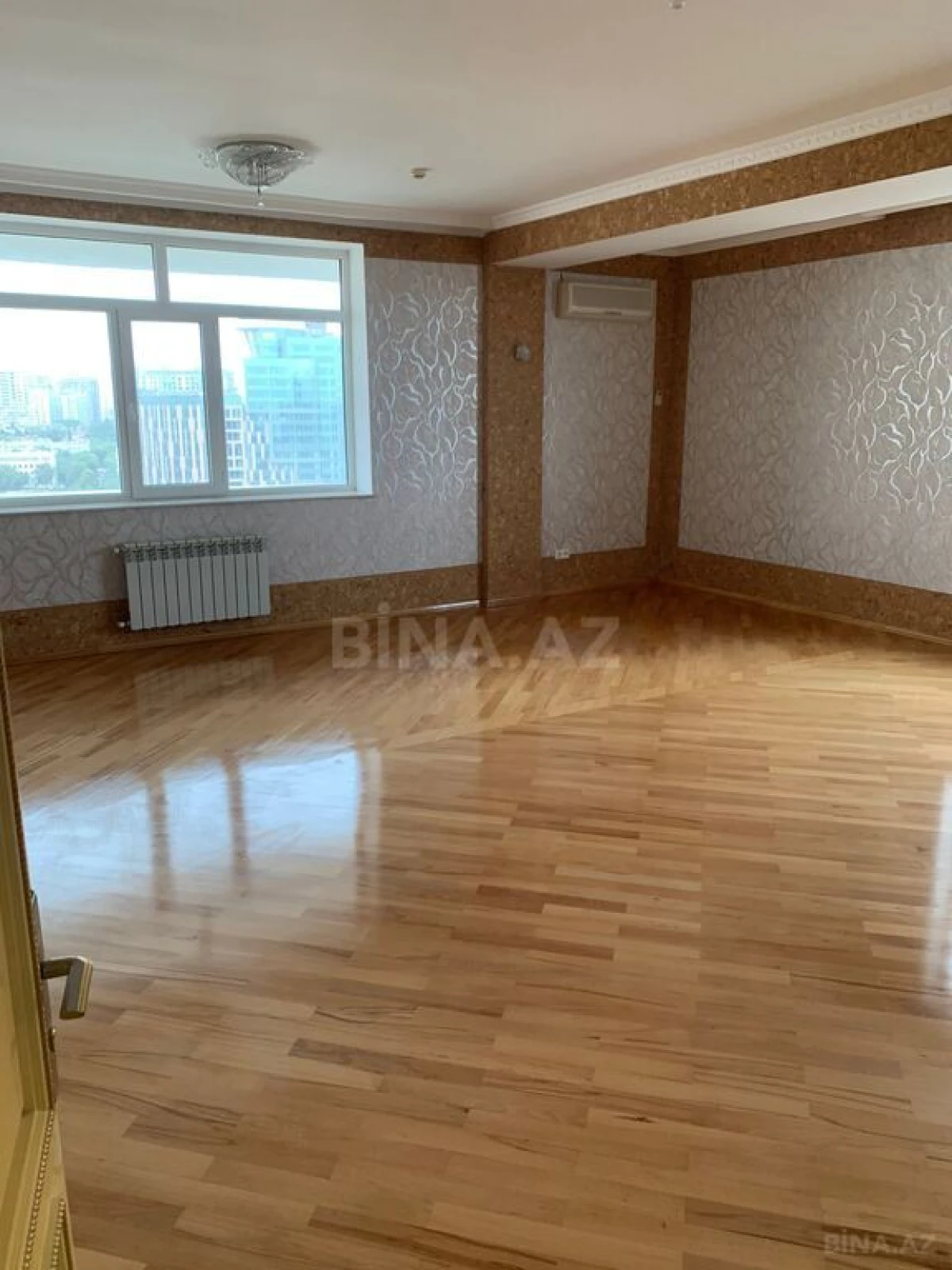 Satılır 3 otaqlı mənzil 162 m²