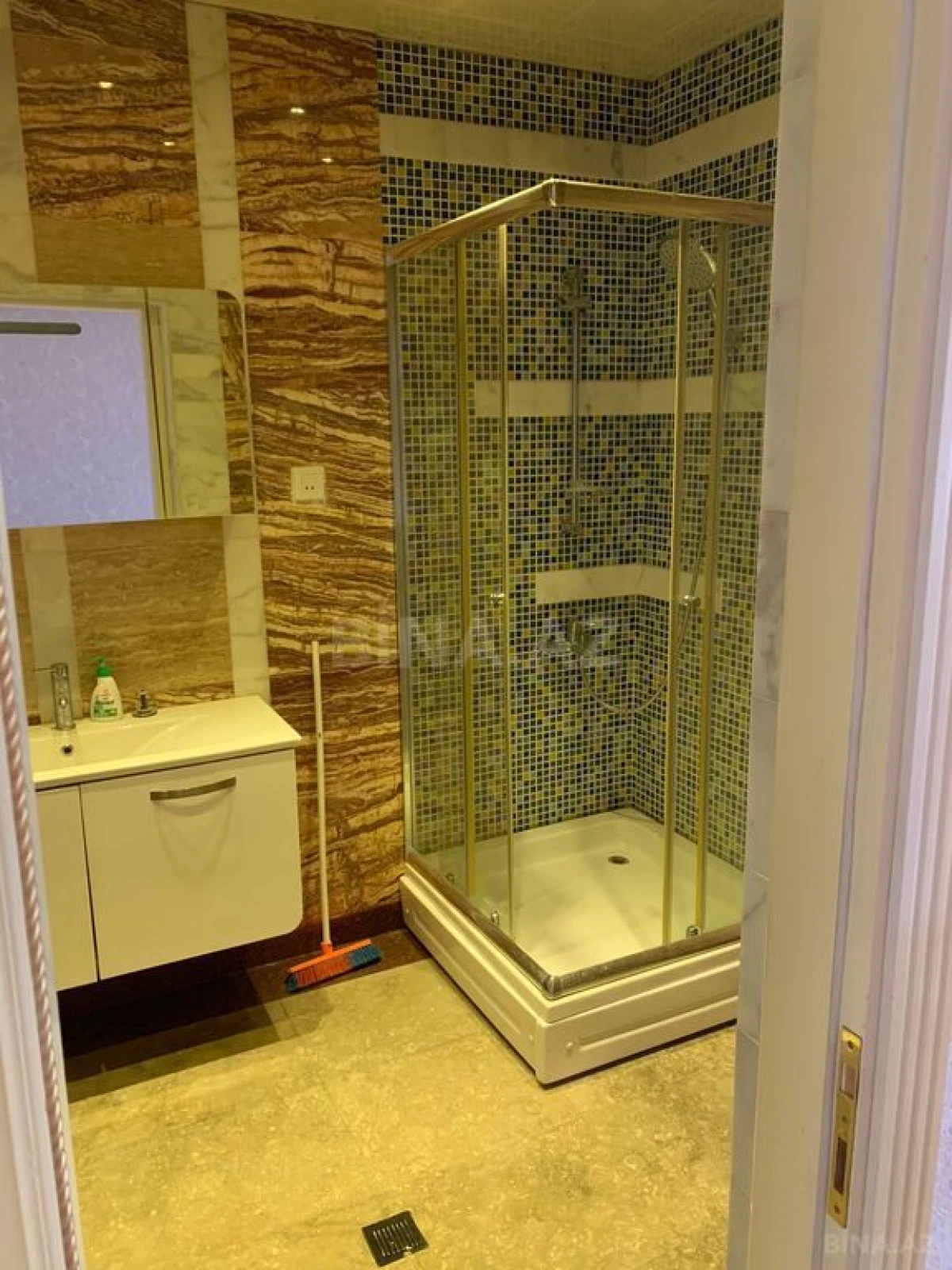 Satılır 3 otaqlı mənzil 162 m²