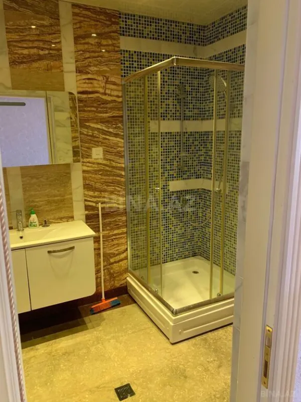 Satılır 3 otaqlı mənzil 162 m²