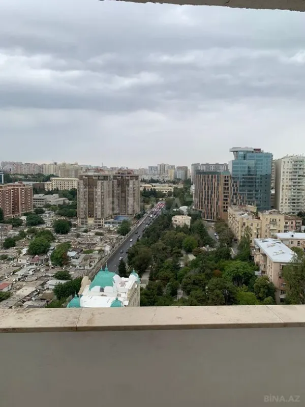 Satılır 3 otaqlı mənzil 162 m²
