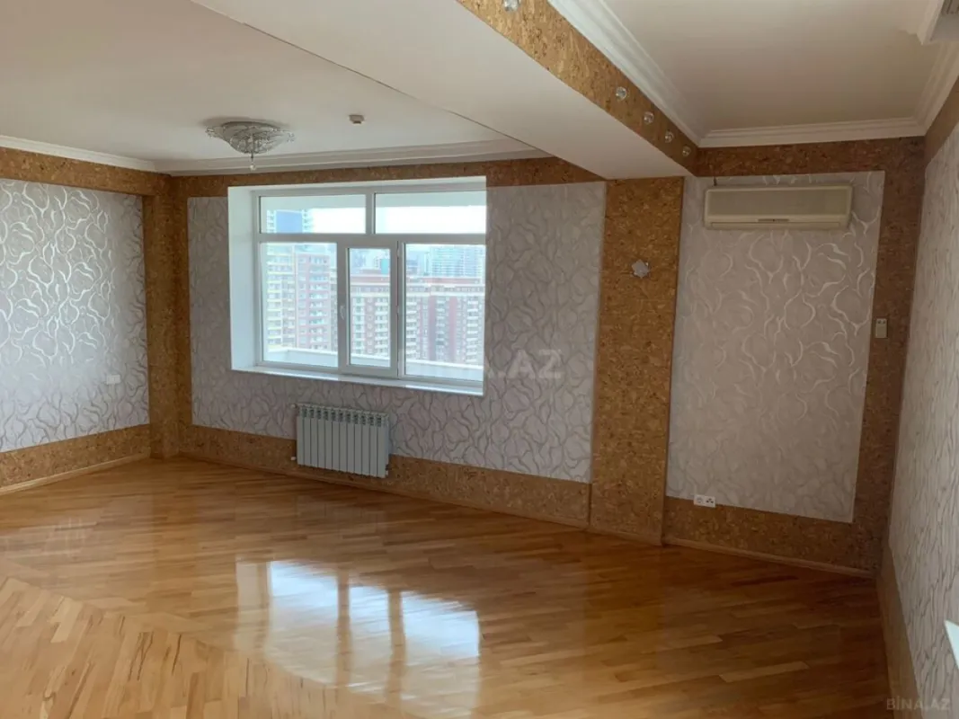 Satılır 3 otaqlı mənzil 162 m²