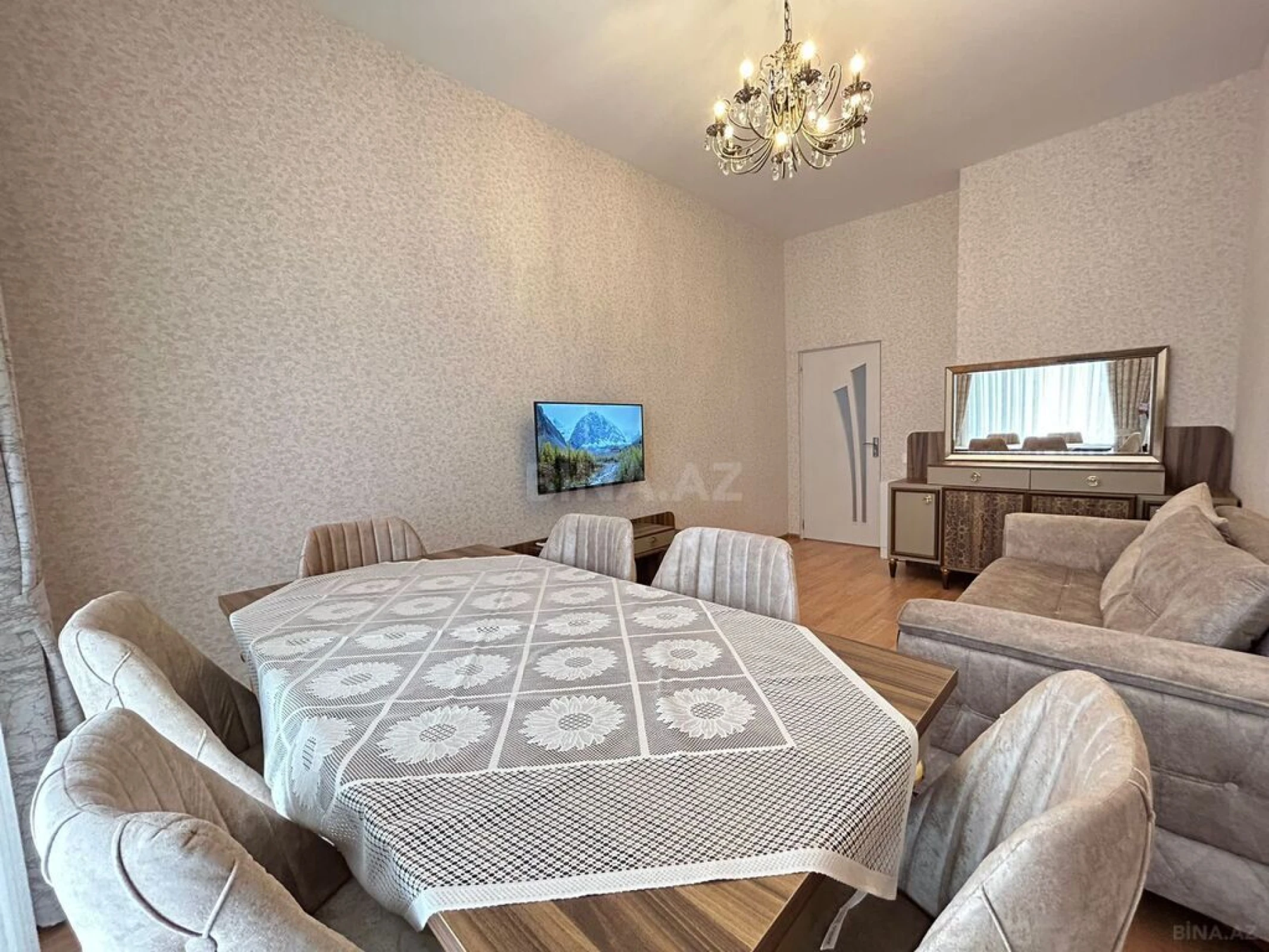 Kirayə verilir 2 otaqlı mənzil 75 m²