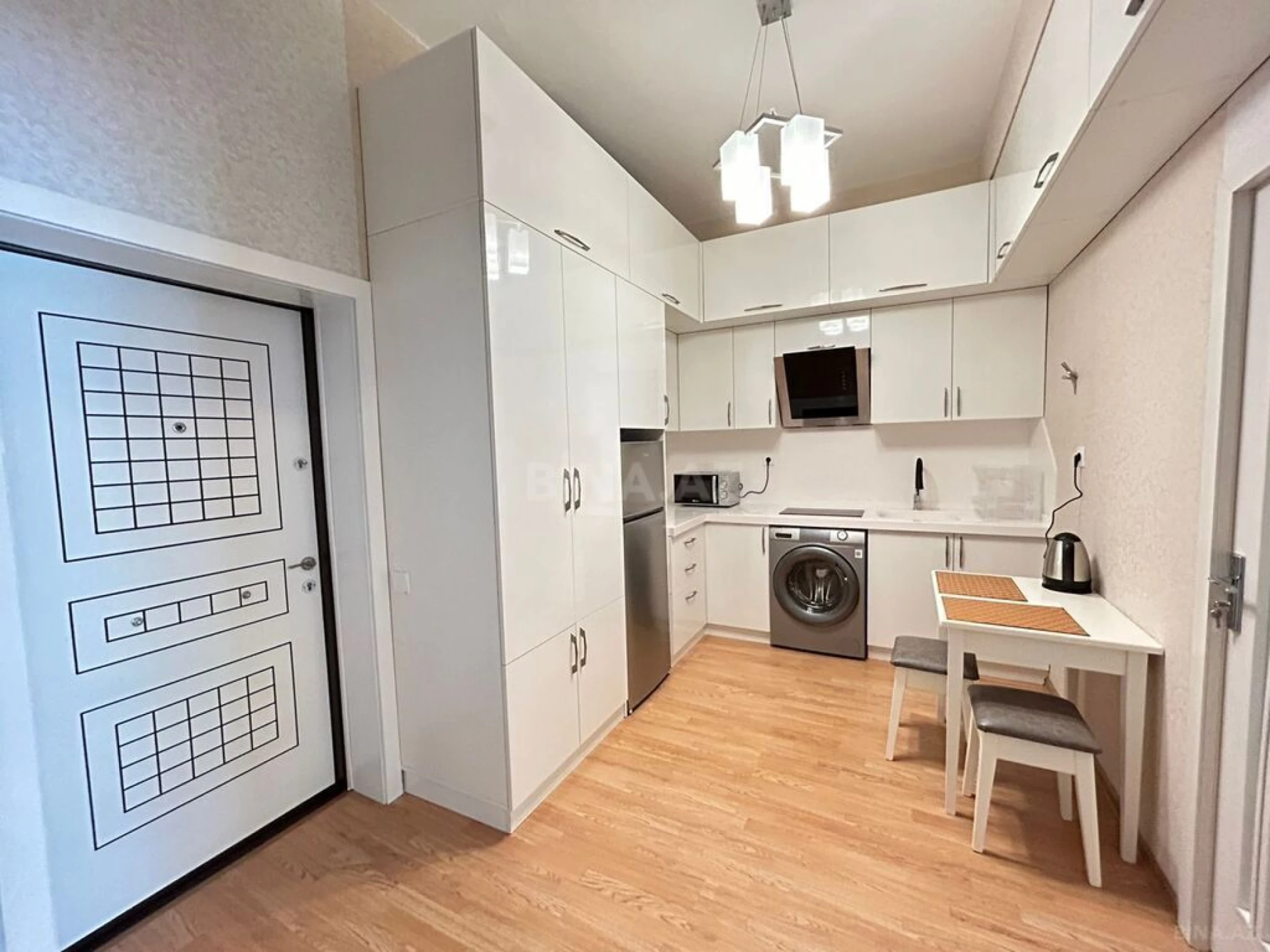 Kirayə verilir 2 otaqlı mənzil 75 m²