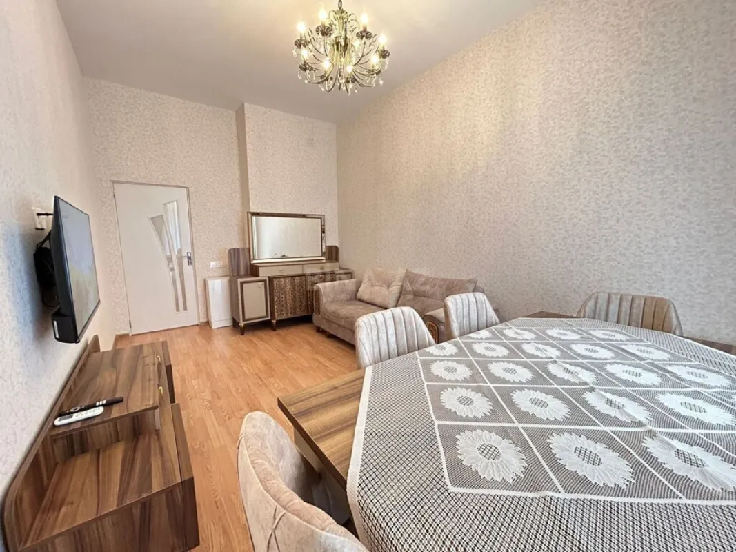 Kirayə verilir 2 otaqlı mənzil 75 m²