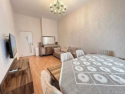 Kirayə verilir 2 otaqlı mənzil 75 m²