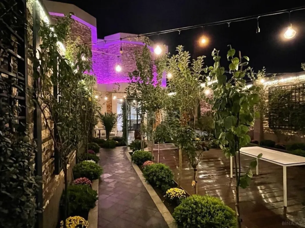 Satılır 9 otaqlı həyət evi 450 m²