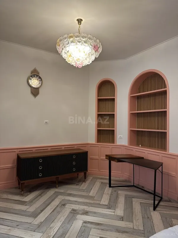 Satılır 9 otaqlı həyət evi 450 m²