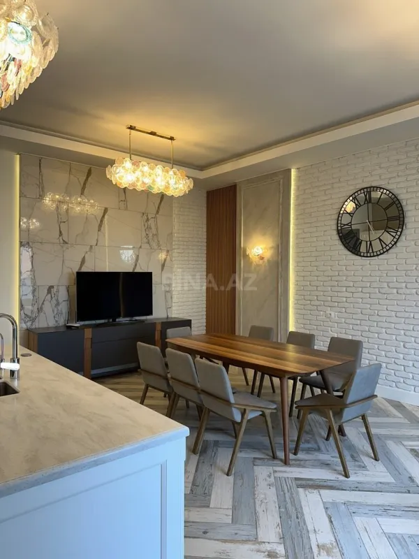 Satılır 9 otaqlı həyət evi 450 m²