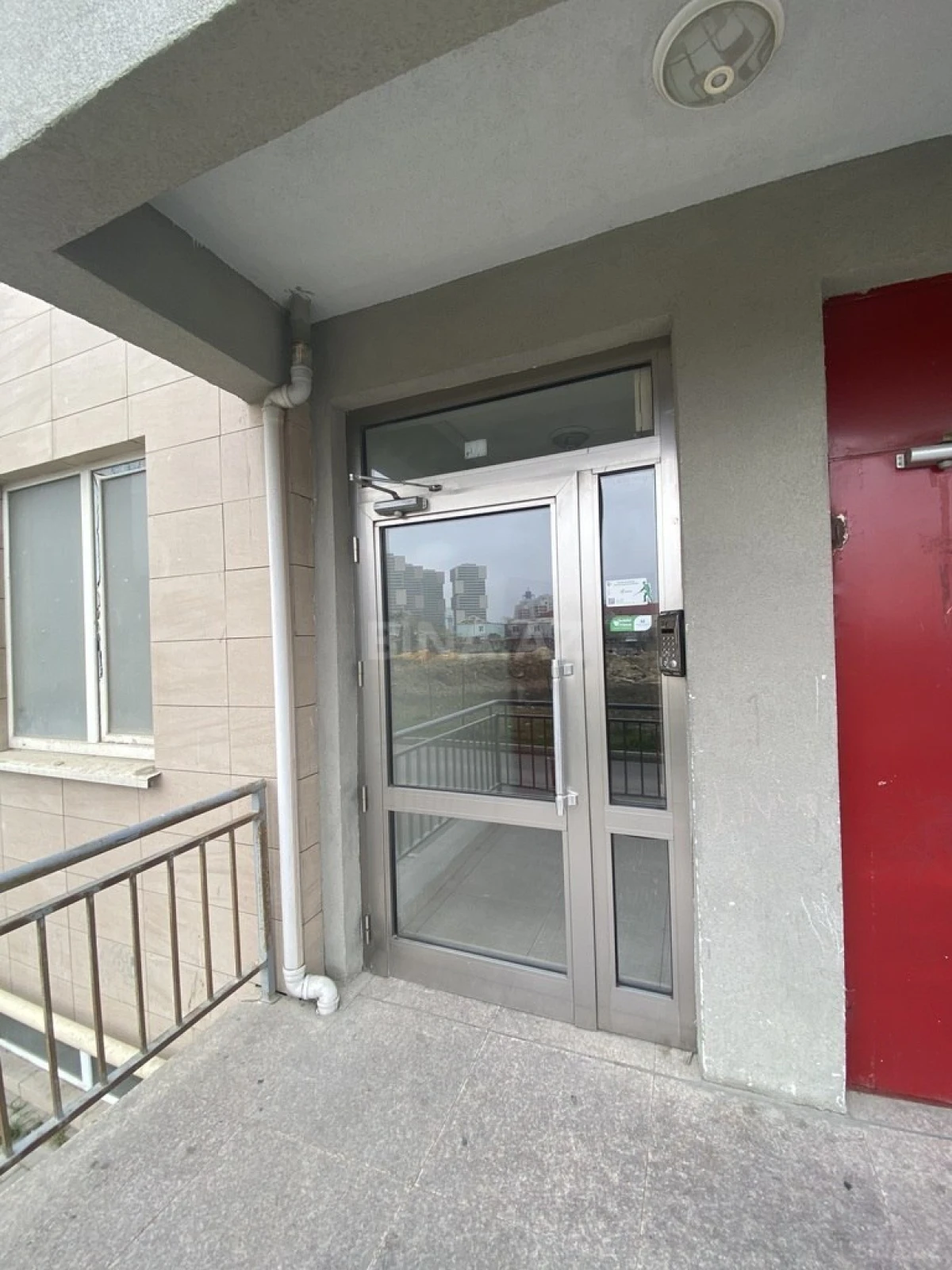 Satılır 3 otaqlı mənzil 110.4 m²