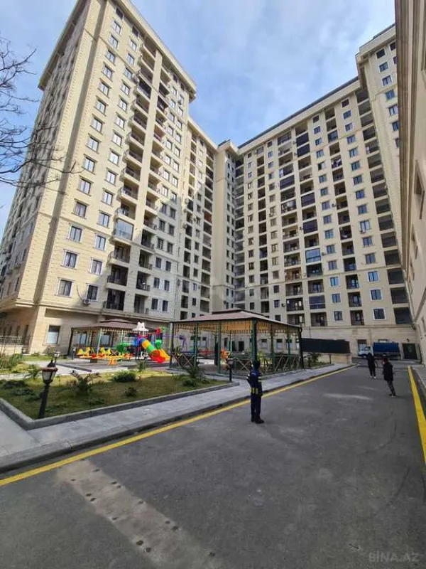 Satılır 4 otaqlı mənzil 200 m²