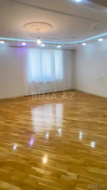Satılır 4 otaqlı mənzil 200 m²