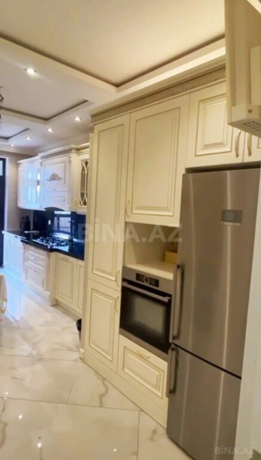 Satılır 4 otaqlı mənzil 200 m²