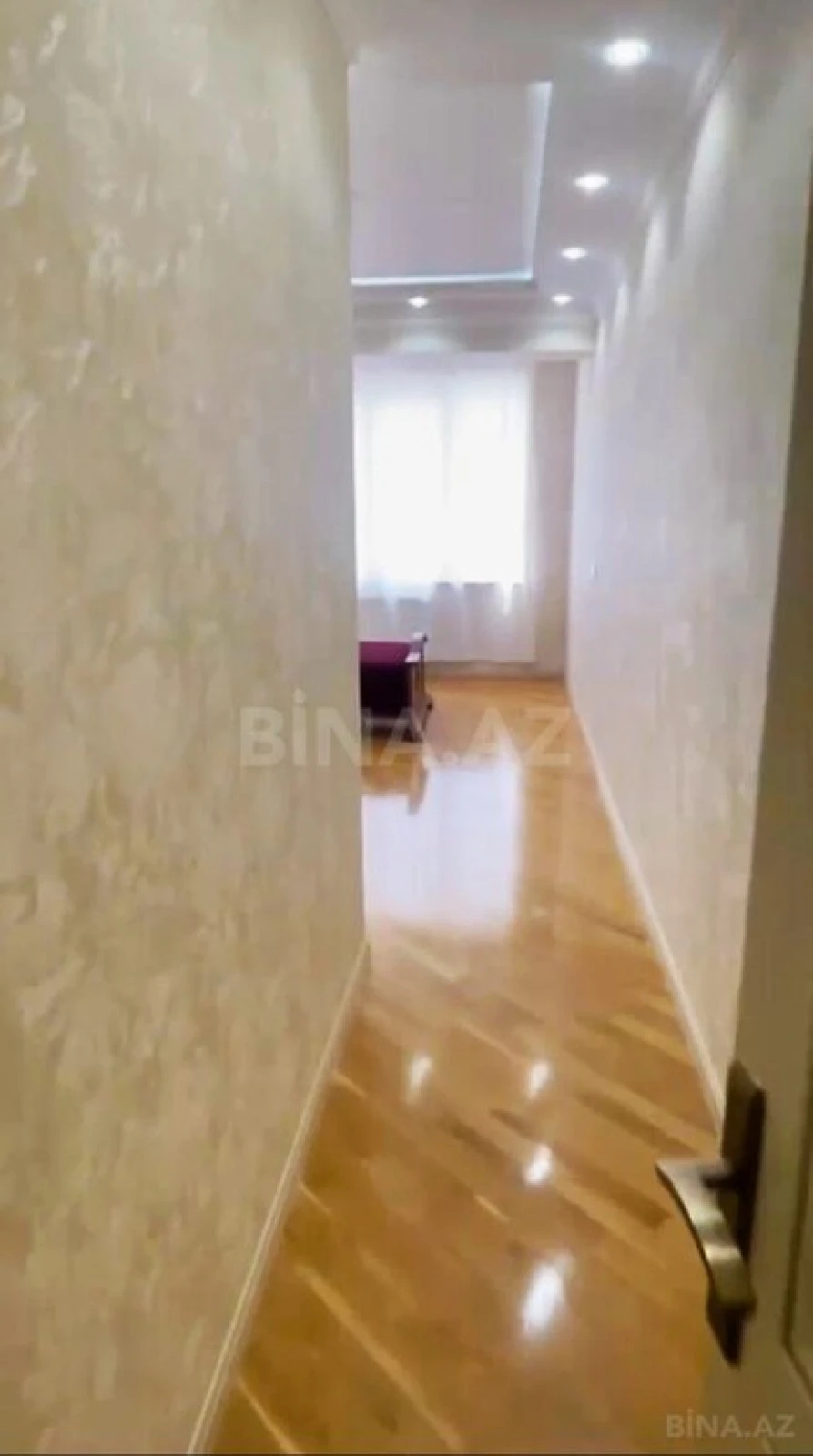 Satılır 4 otaqlı mənzil 200 m²