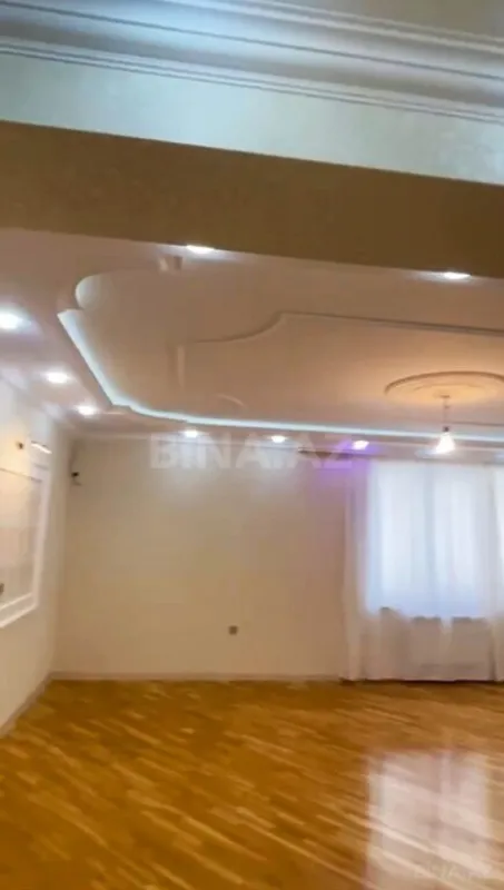 Satılır 4 otaqlı mənzil 200 m²