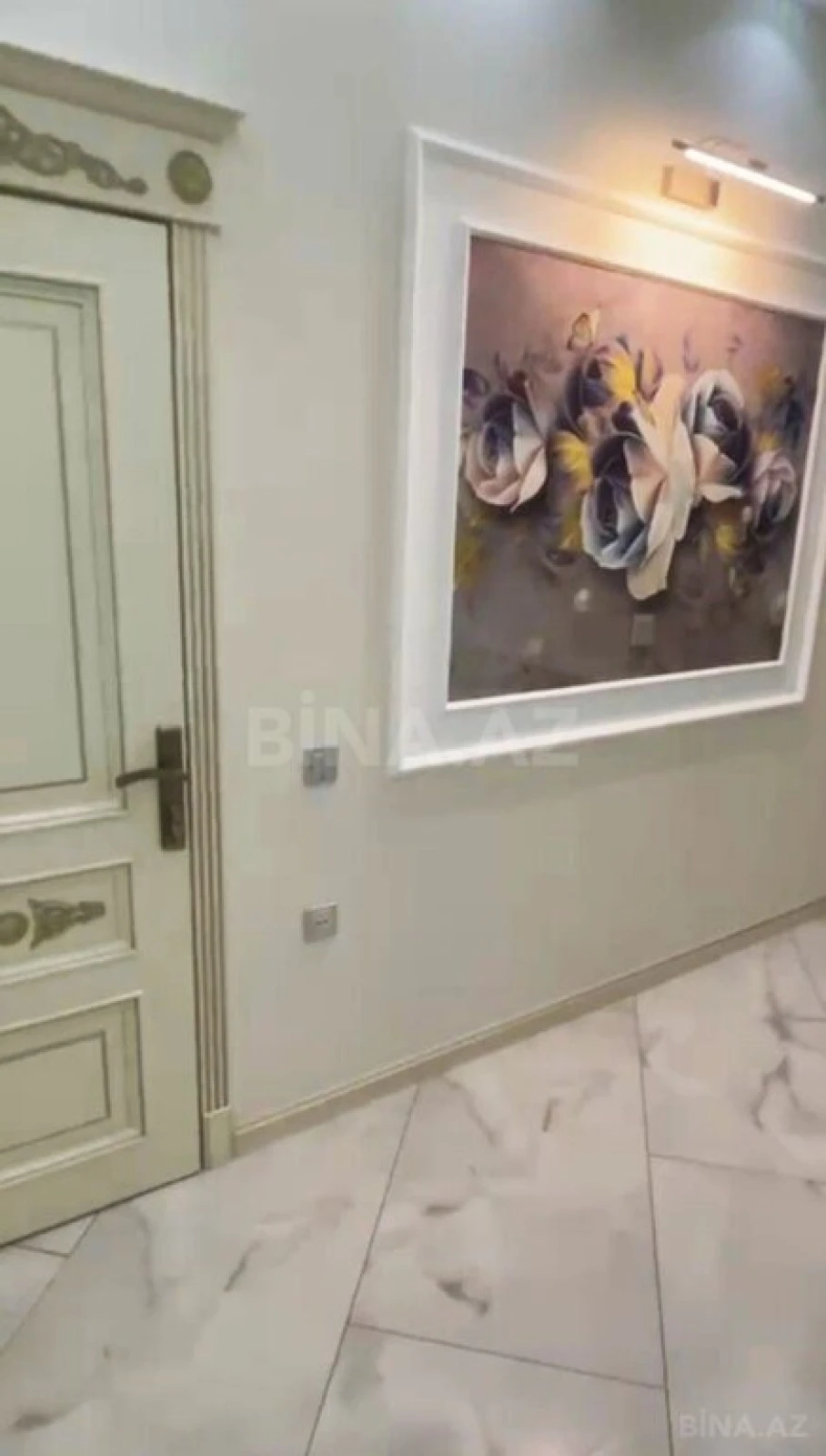 Satılır 4 otaqlı mənzil 200 m²