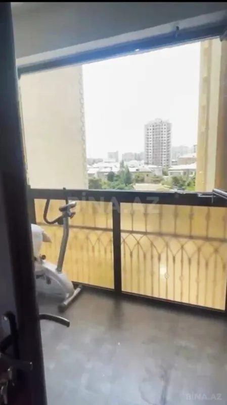 Satılır 4 otaqlı mənzil 200 m²