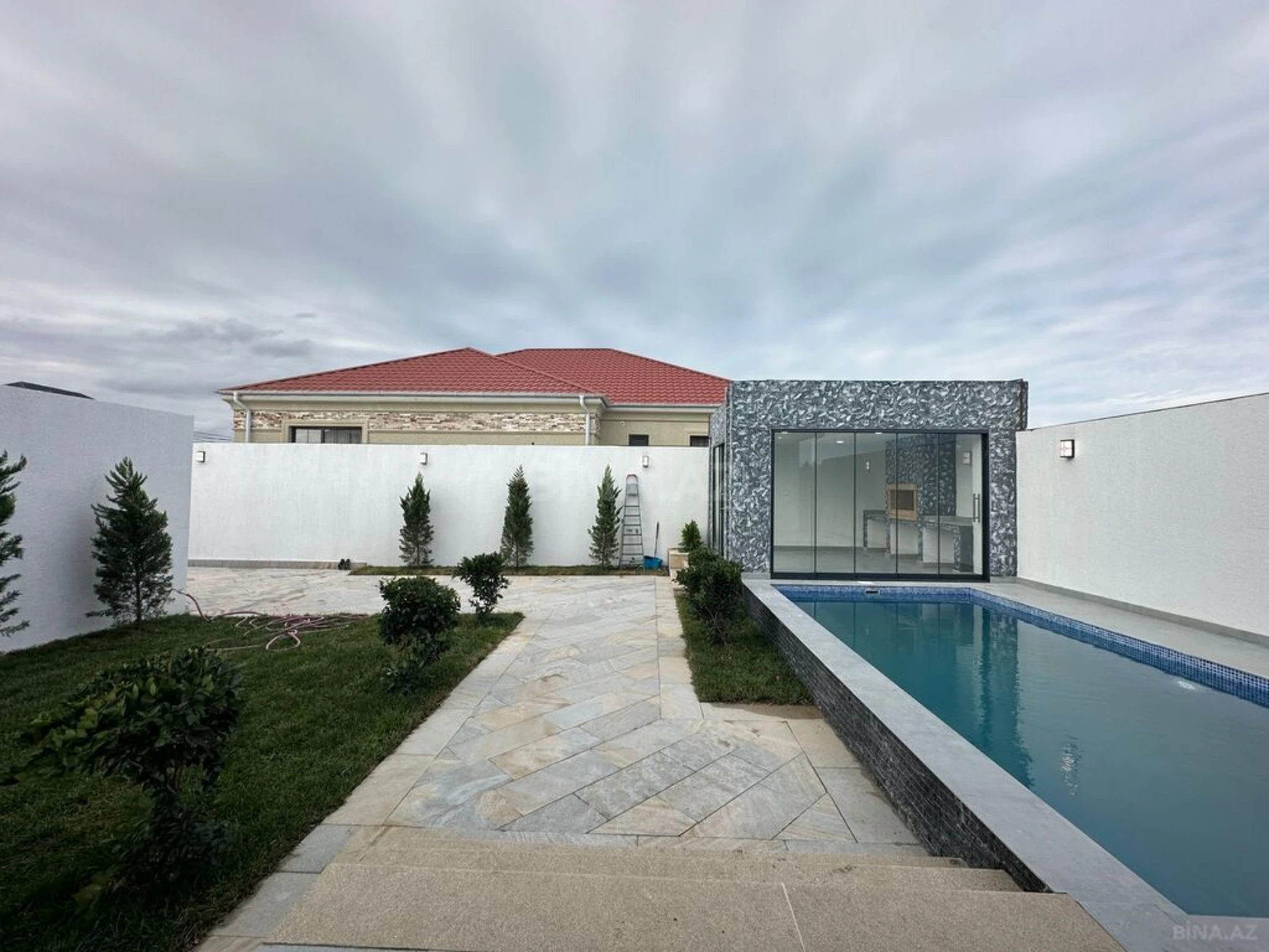 Satılır 4 otaqlı həyət evi 180 m²