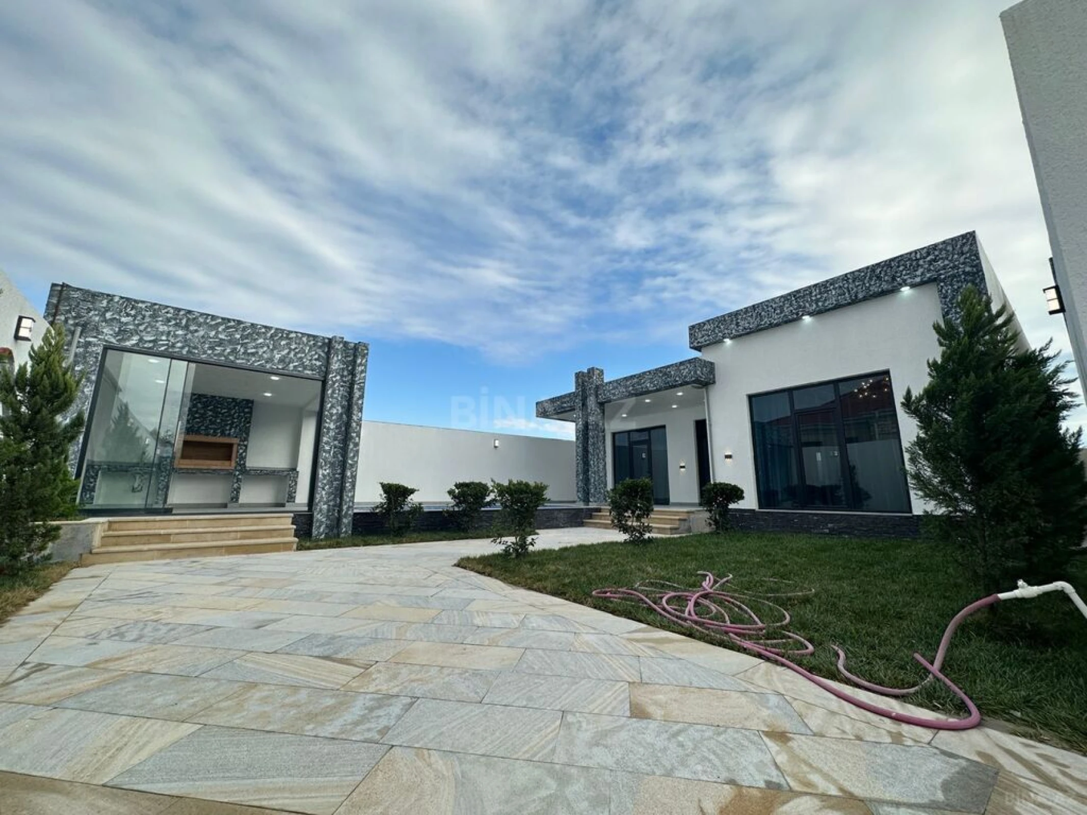 Satılır 4 otaqlı həyət evi 180 m²