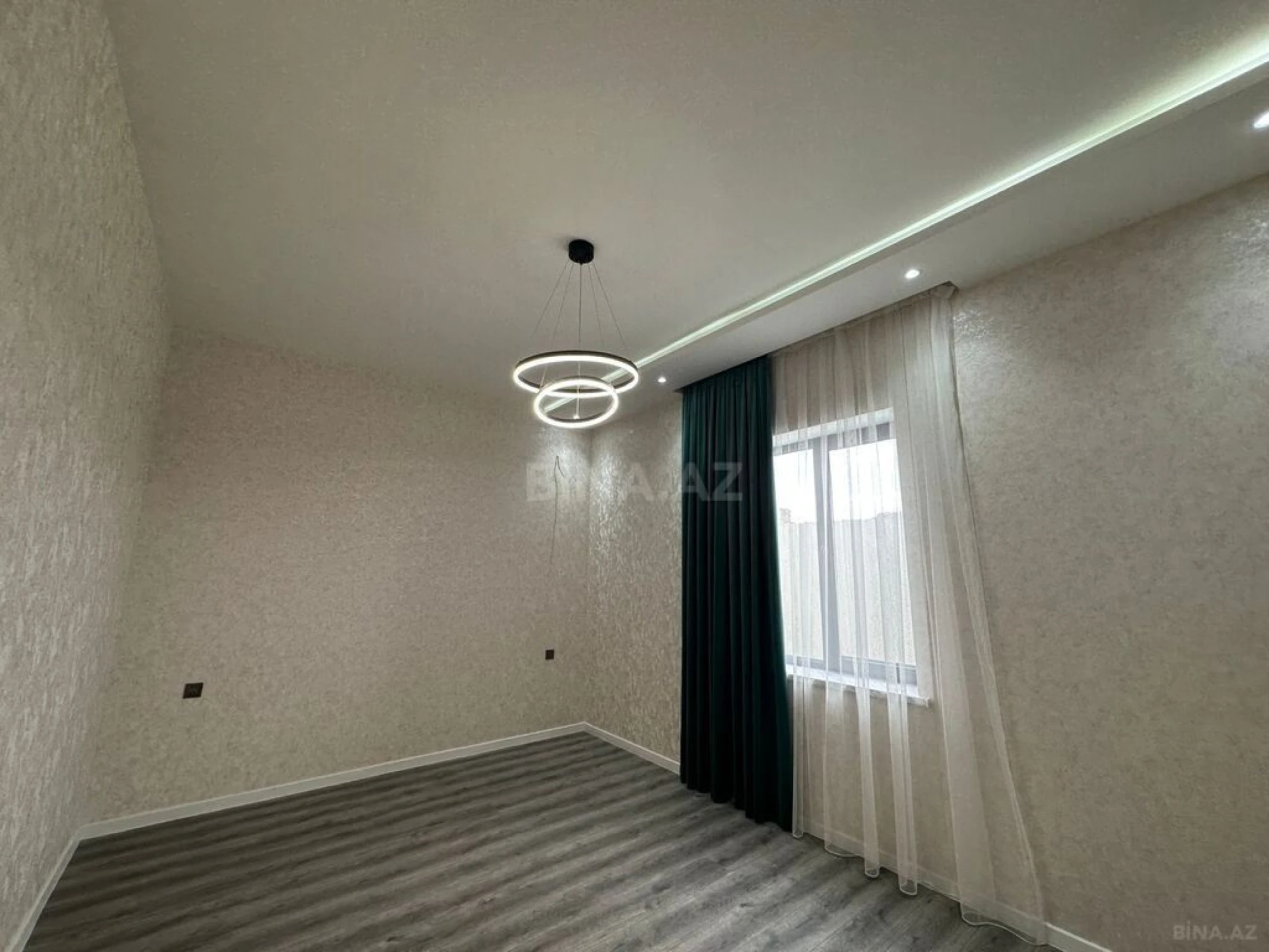 Satılır 4 otaqlı həyət evi 180 m²