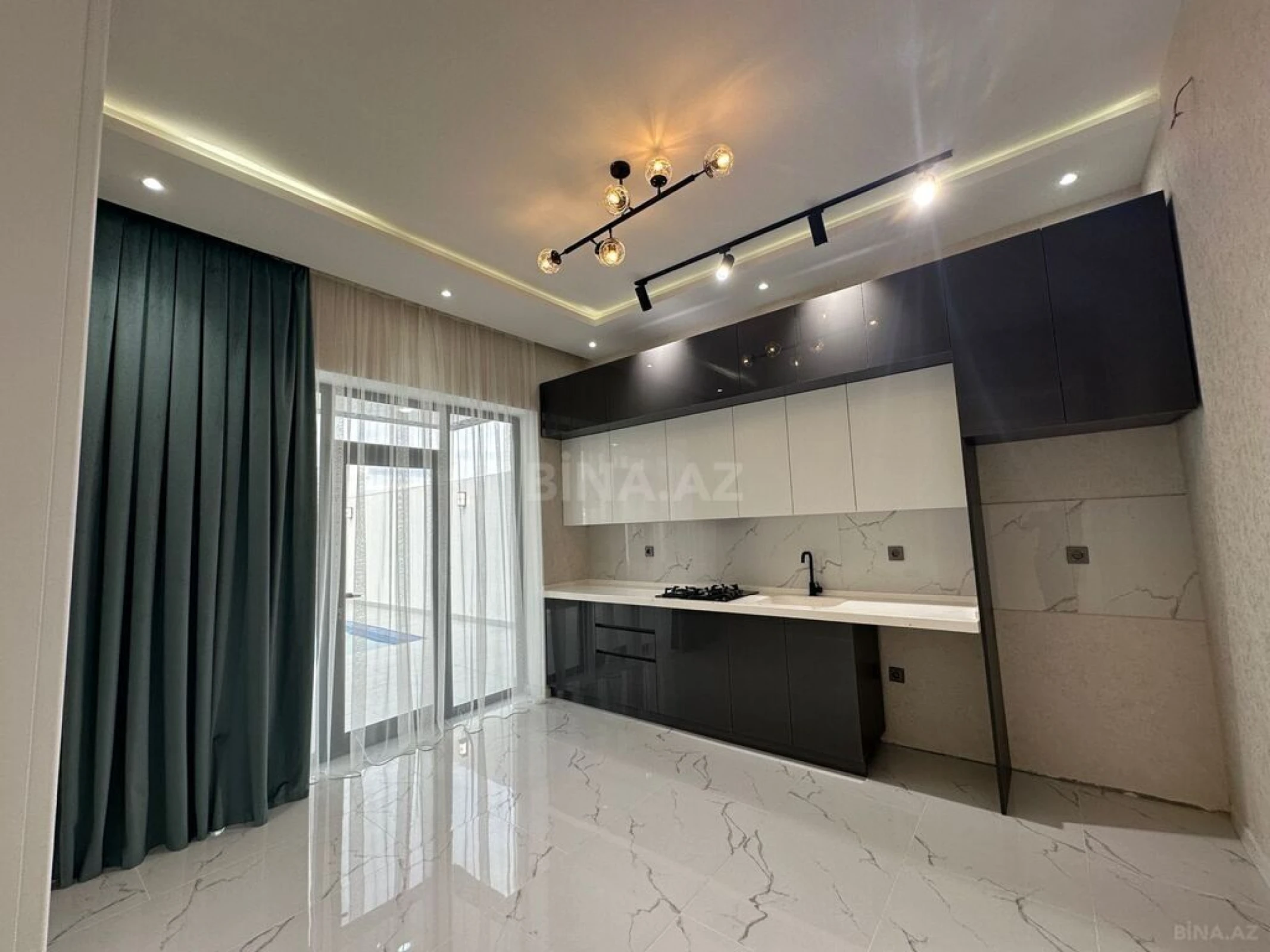 Satılır 4 otaqlı həyət evi 180 m²