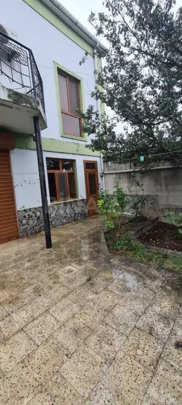 Satılır 6 otaqlı həyət evi 380 m²