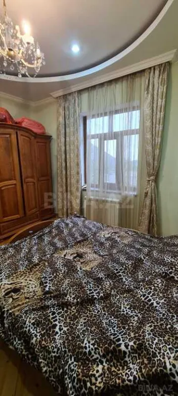 Satılır 6 otaqlı həyət evi 380 m²