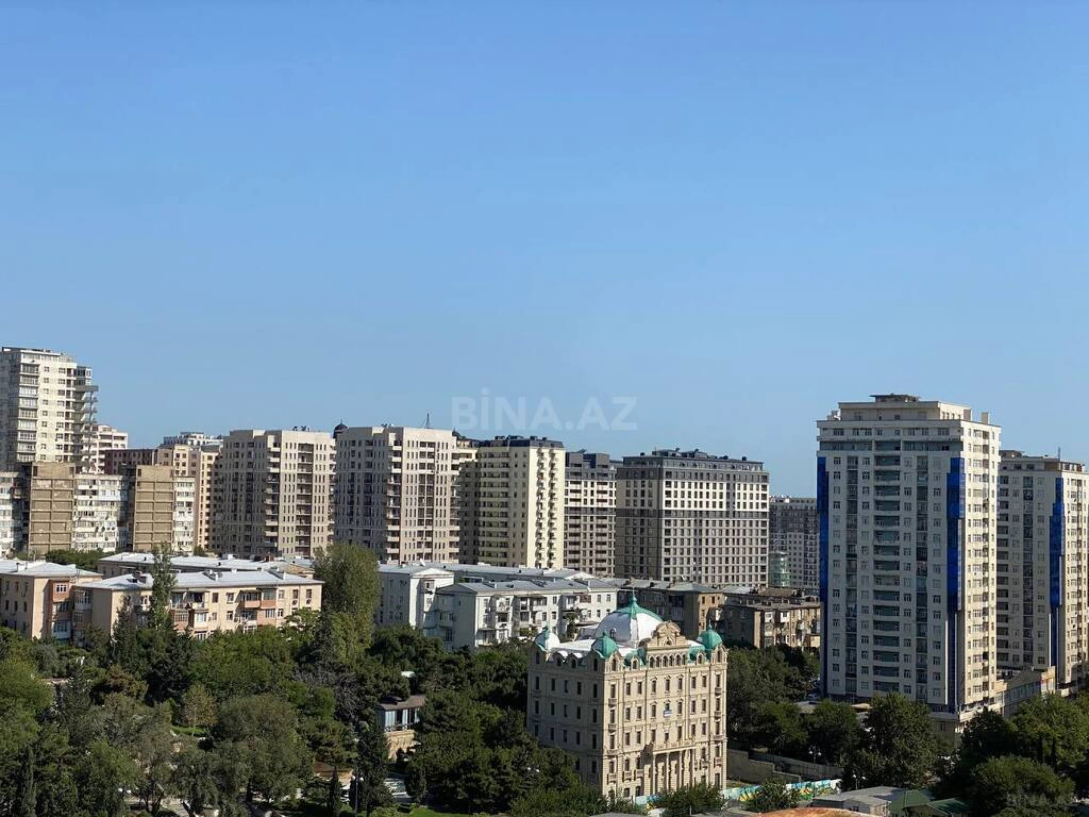 Satılır 5 otaqlı mənzil 420 m²