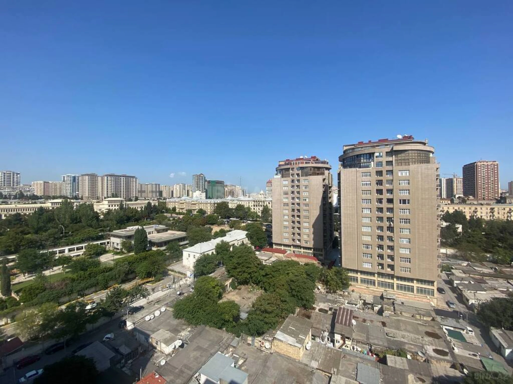 Satılır 5 otaqlı mənzil 420 m²