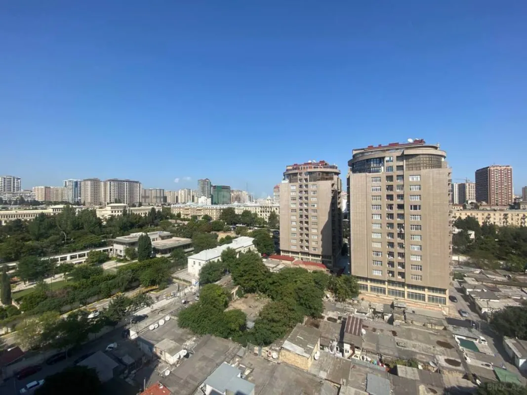 Satılır 5 otaqlı mənzil 420 m²