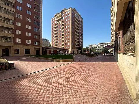 Satılır 5 otaqlı mənzil 420 m²